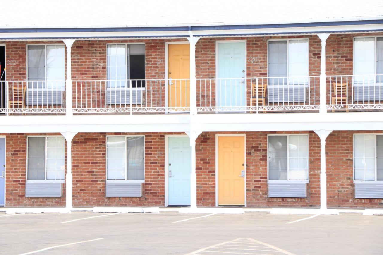 University Inn 2*