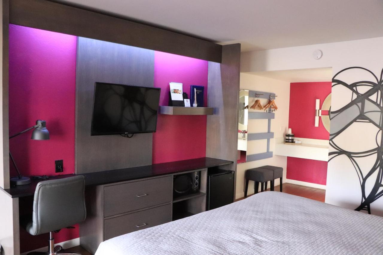 University Inn Motel 2*