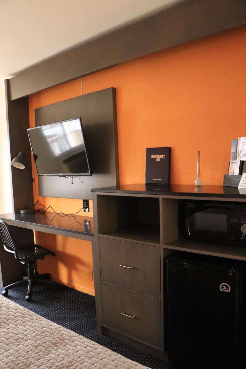 University Inn 2*